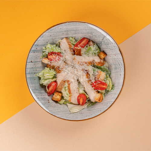 Салат Цезарь с курицей