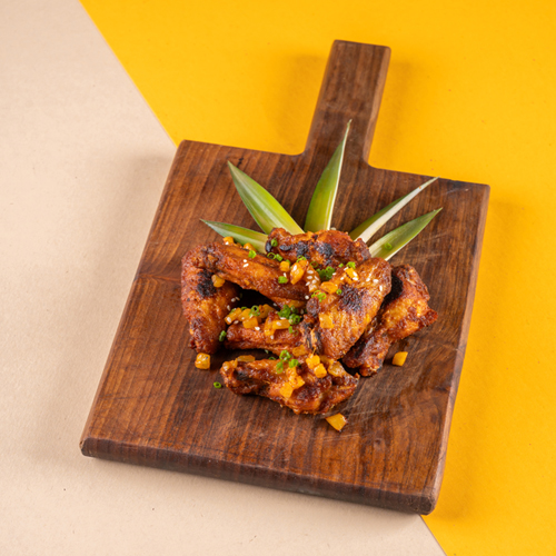 Toyuq qanadları Al Pastor sousu ilə